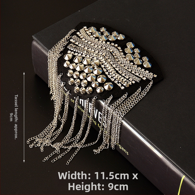 Užsienio prekyba, eksportas, sunkioji pramonė, vinis, karoliukai, kutai, antpečiai, ženkliukas, paltas, audinys, lipdukai, didelis prekės ženklas, mada, pasirodymas, asmenybė, drabužiai, dekoras, aksesuarai