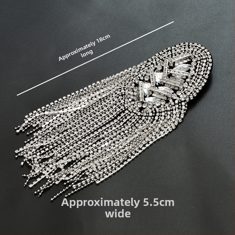 Užsienio prekyba, eksportas, sunkioji pramonė, vinis, karoliukai, kutai, antpečiai, ženkliukas, paltas, audinys, lipdukai, didelis prekės ženklas, mada, pasirodymas, asmenybė, drabužiai, dekoras, aksesuarai