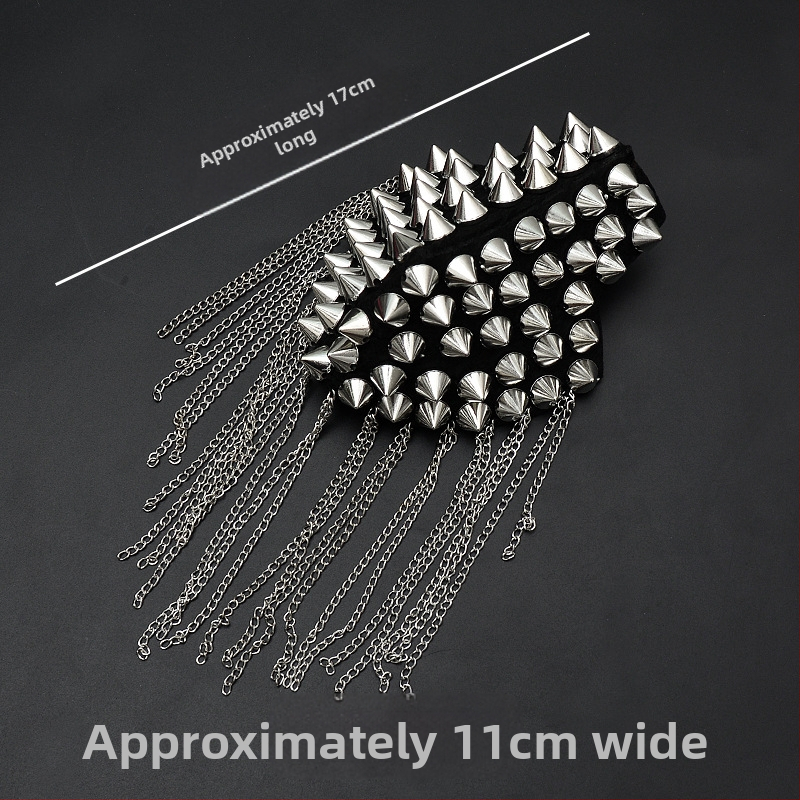 Užsienio prekyba, eksportas, sunkioji pramonė, vinis, karoliukai, kutai, antpečiai, ženkliukas, paltas, audinys, lipdukai, didelis prekės ženklas, mada, pasirodymas, asmenybė, drabužiai, dekoras, aksesuarai