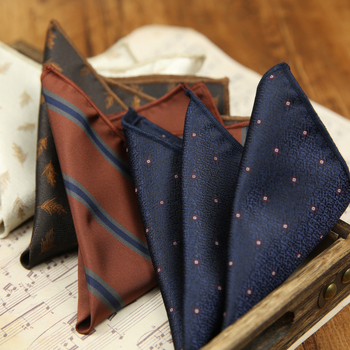 Kišeninis rankšluostis, vyriškas dalykinis kostiumas, dryžuotas, žalias, vyno raudonas, vestuvių šeimininko susitikimo rankšluostis, mažas kvadratinis, šalikas, krūtinės rankšluostis