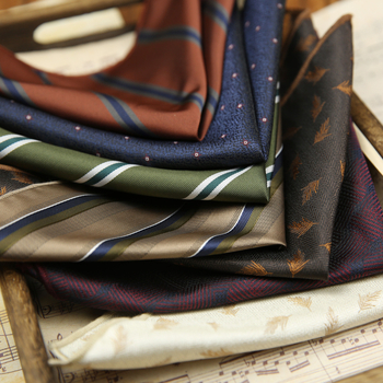 Kišeninis rankšluostis, vyriškas dalykinis kostiumas, dryžuotas, žalias, vyno raudonas, vestuvių šeimininko susitikimo rankšluostis, mažas kvadratinis, šalikas, krūtinės rankšluostis