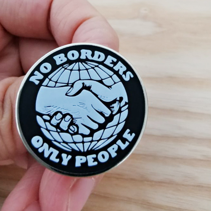 Szegély nélküli, csak embereknek szóló szervezet bross ingyenes jelvény