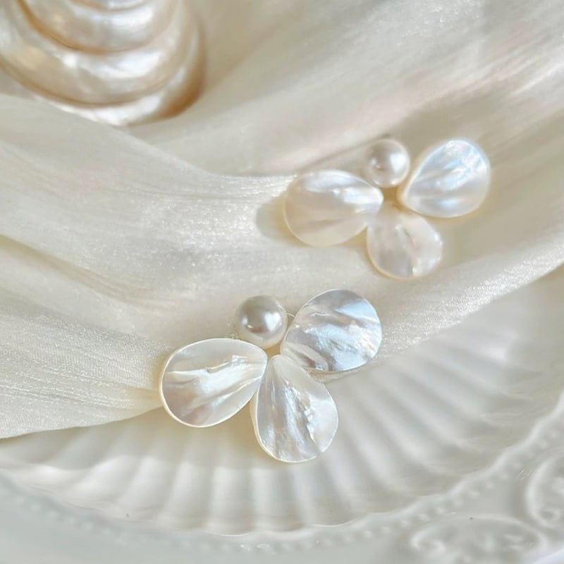 Little Red Book Isti francuski stil Biserne cvjetne naušnice Ženske vintage nišne lagane luksuzne naušnice Personalizirani vrhunski nakit za uši