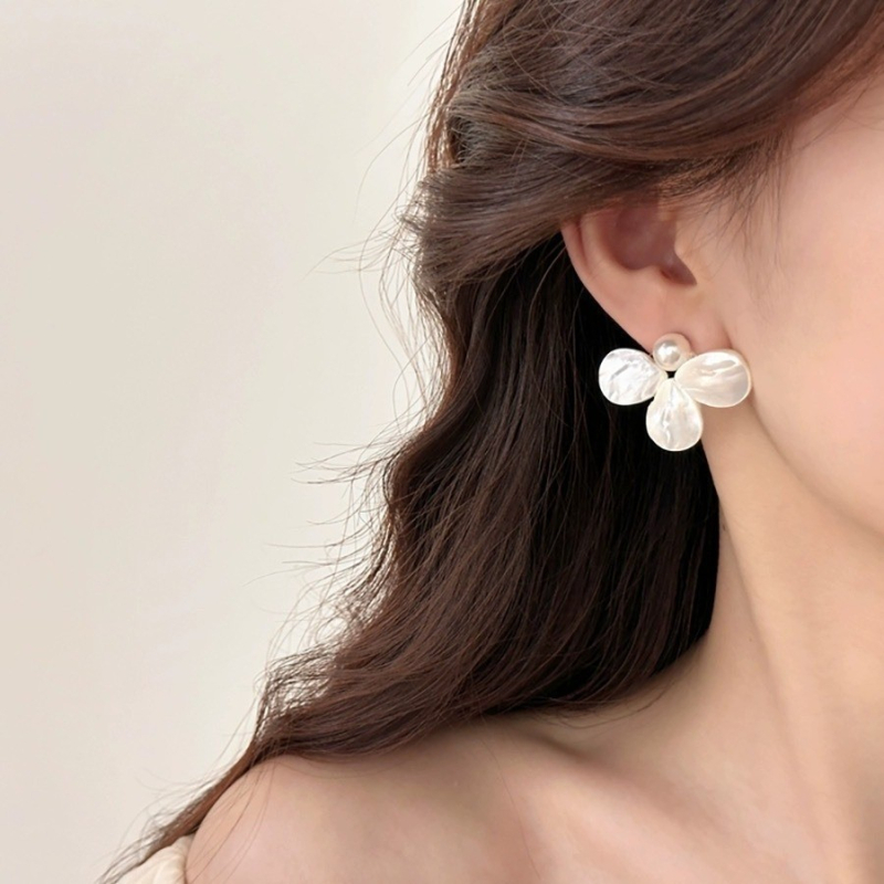 Little Red Book Isti francuski stil Biserne cvjetne naušnice Ženske vintage nišne lagane luksuzne naušnice Personalizirani vrhunski nakit za uši