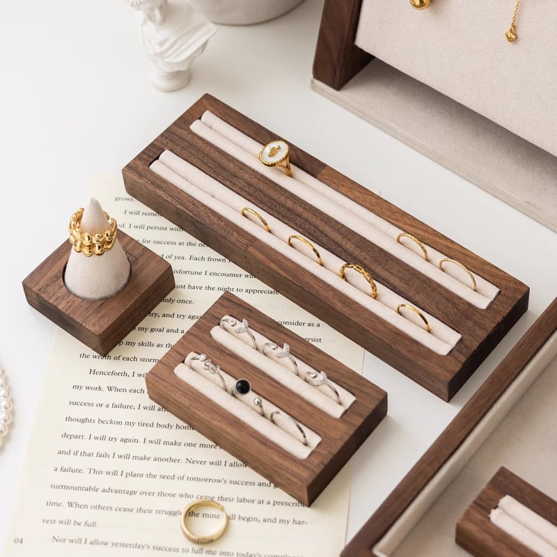 Mustast pähklist täispuidust sõrmuse vitriin, tipptasemel ehterõngaste ehete poe vitriin, fotorekvisiidid