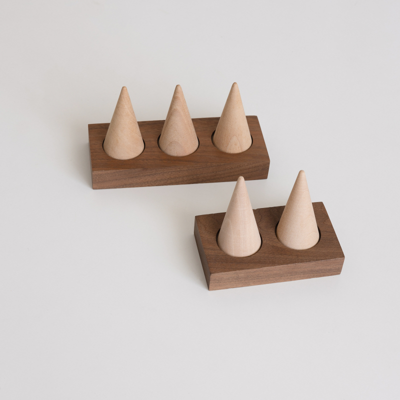 Mustast pähklist täispuidust sõrmuse vitriin, tipptasemel ehterõngaste ehete poe vitriin, fotorekvisiidid