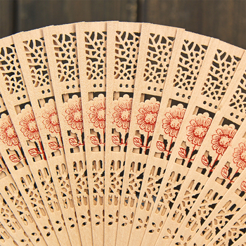 Άμεση προμήθεια εργοστασίων Κινέζικο αρχαίο στυλ κοίλο ανεμιστήρα αρωματικό ξύλινο ανεμιστήρα Xiangyang λουλούδι ξύλινο ανεμιστήρα αρχαία φορεσιά Hanfu ανεμιστήρα χορού
