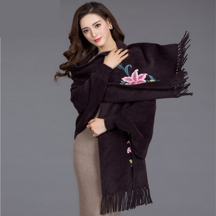 2025 Tavaszi és őszi nercbőr bársony női kötött kardigán kendő hímzett, középhosszú, bojtos köpeny, cheongsam meleg kabáttal kombinálva