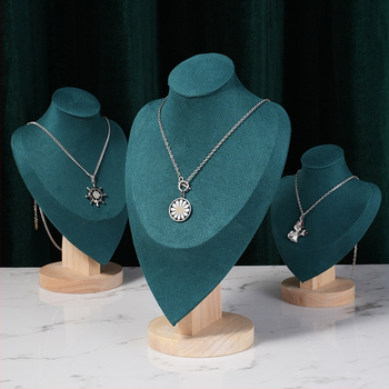 Tumeroheline portree modelli kaelakee kaelavormi leti rekvisiidid aknaleti vitriin otsevõtete kaunistused