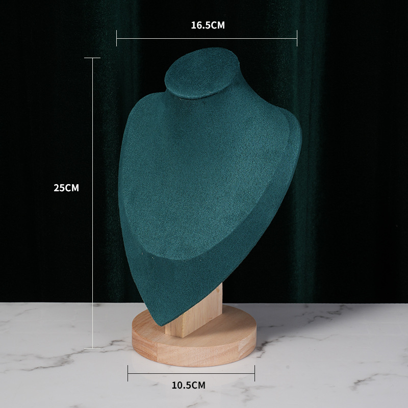 Tumeroheline portree modelli kaelakee kaelavormi leti rekvisiidid aknaleti vitriin otsevõtete kaunistused