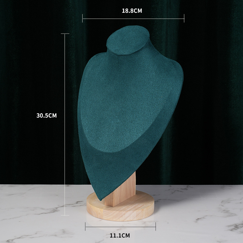 Tumeroheline portree modelli kaelakee kaelavormi leti rekvisiidid aknaleti vitriin otsevõtete kaunistused