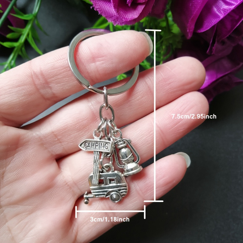 2024 Kemping Kemping Ingyenes Utazás Kulcstartó Lakókocsi Útjelző Kerozinlámpa Ballagási Utazás Kulcstartó