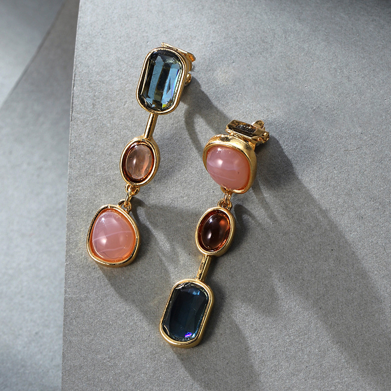 Temperamentumos divatos színű drágakő egyszerű fülbevaló retró színű, egyező színű fülbevalók, mindenhez illő temperamentumos internetes hírességek fülbevalói lyukak nélkül