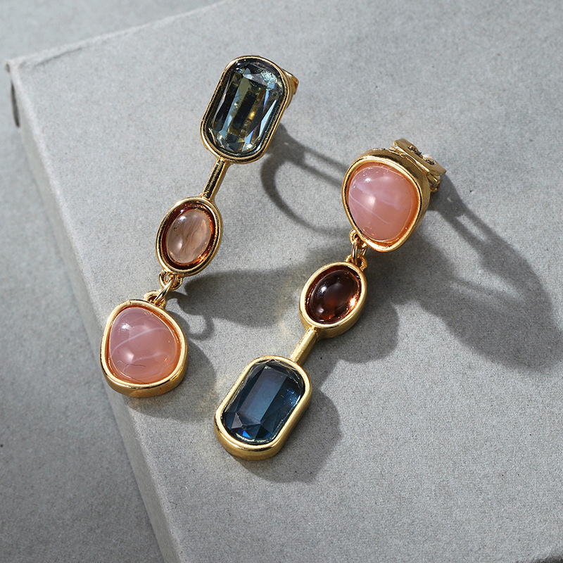 Temperamentumos divatos színű drágakő egyszerű fülbevaló retró színű, egyező színű fülbevalók, mindenhez illő temperamentumos internetes hírességek fülbevalói lyukak nélkül