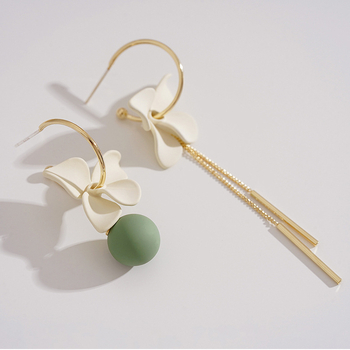 Супер фея асиметрична кука за ухо с уникален дизайн, обеци с розова лилия, нишови, дълги пискюли, дамски обеци с топка