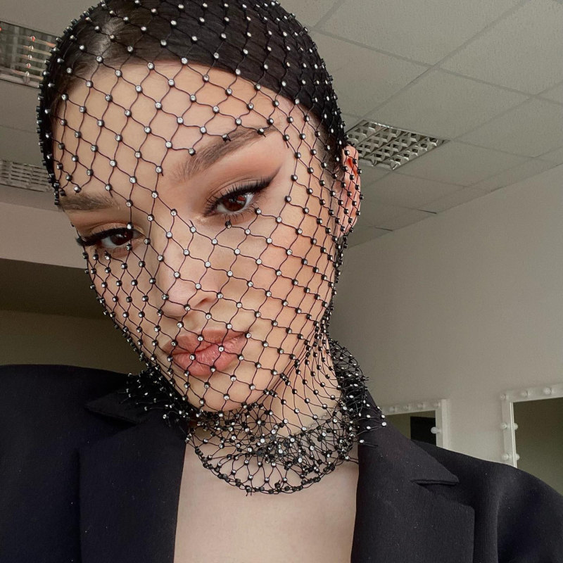 Piiriülesed uued peakatted Euroopa ja Ameerika teemantidega kaetud kalavõrgust välgupuuriga kapuuts, moodne täisteemantmask, muusikafestivali pearätt