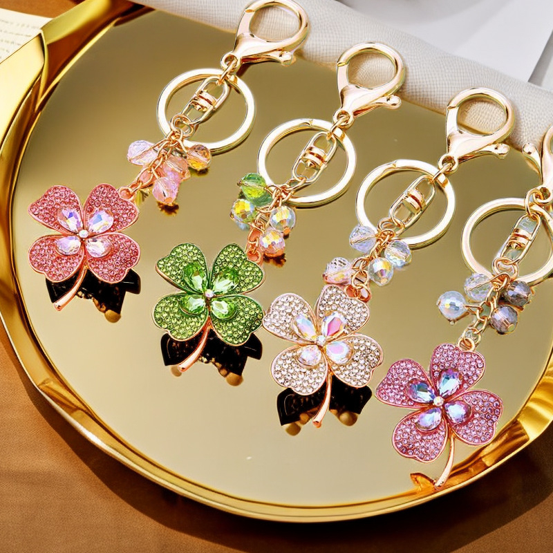 Gyémánttal beágyazott Lucky Clover autós kulcstartó fém női táska medál kulcstartó kreatív medál határokon átnyúló ajándék