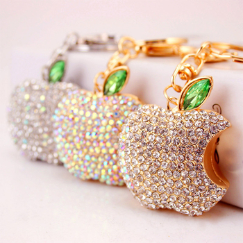 Nagykereskedelmi kreatív aranyos gyémánttal kirakott Apple autó kulcstartó fém medál női táska kiegészítők kulcstartó ajándék 185