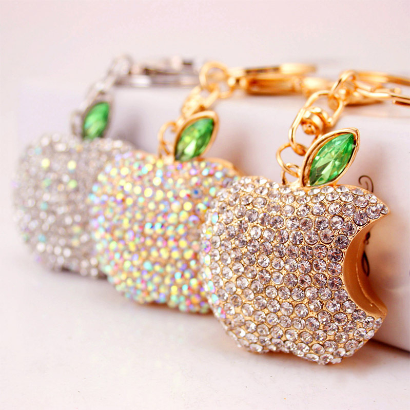 Nagykereskedelmi kreatív aranyos gyémánttal kirakott Apple autó kulcstartó fém medál női táska kiegészítők kulcstartó ajándék 185
