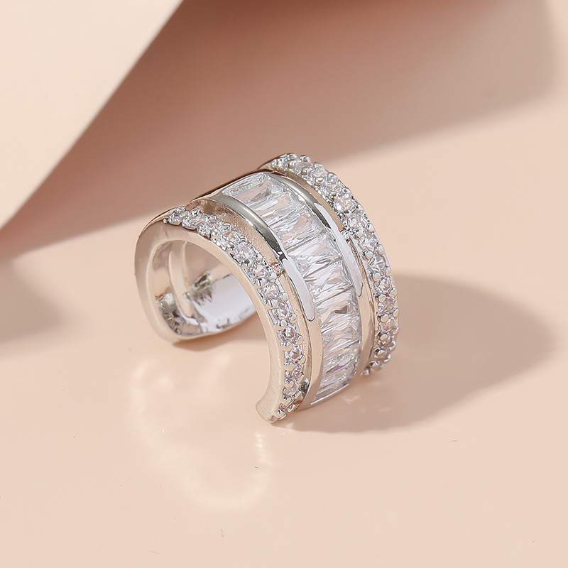 Europietiškas ir amerikietiškas retro stiliaus variu inkrustuotas cirkonio ausų segtukas be ausų skylučių, madingas nišinis geometrinio C formos deimanto formos ausų segtukas