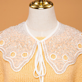 Εξαιρετικά κεντημένα γυναικεία ρούχα με χάντρες και λουλούδια, ασπρόμαυρα, σε απόθεμα, με ψεύτικο γιακά και κορδόνια, εξωτερικό γιακά με φιόγκο