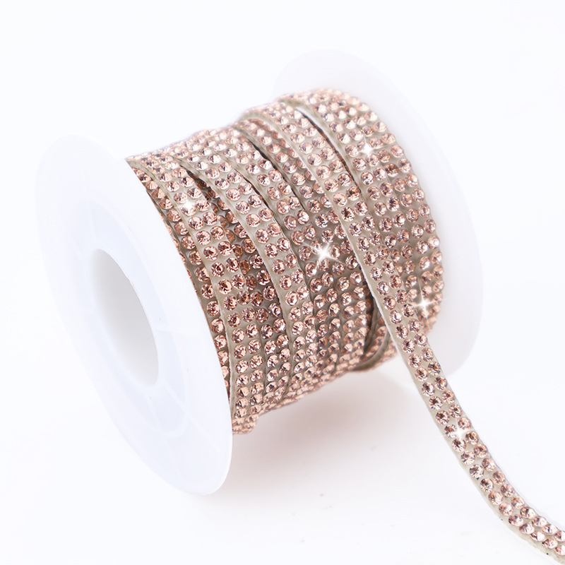 Tarpvalstybiniai, karštai parduodami lipnūs kalnų krištolo lipdukai stiklo dekoravimui, batų dekoracijoms, kalnų krištolo juostelėms, kalnų krištolo juostelėms