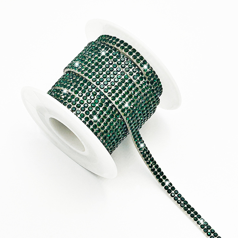 Tarpvalstybiniai, karštai parduodami lipnūs kalnų krištolo lipdukai stiklo dekoravimui, batų dekoracijoms, kalnų krištolo juostelėms, kalnų krištolo juostelėms