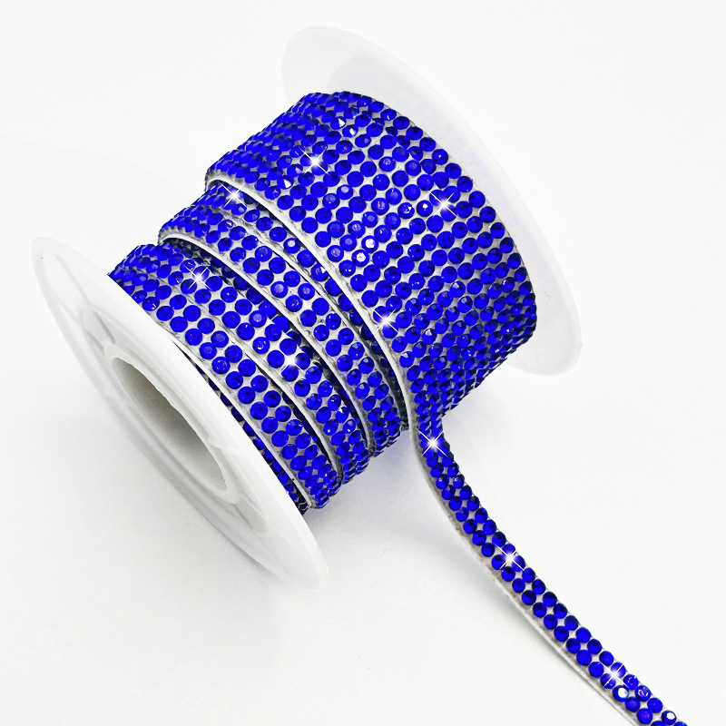 Tarpvalstybiniai, karštai parduodami lipnūs kalnų krištolo lipdukai stiklo dekoravimui, batų dekoracijoms, kalnų krištolo juostelėms, kalnų krištolo juostelėms