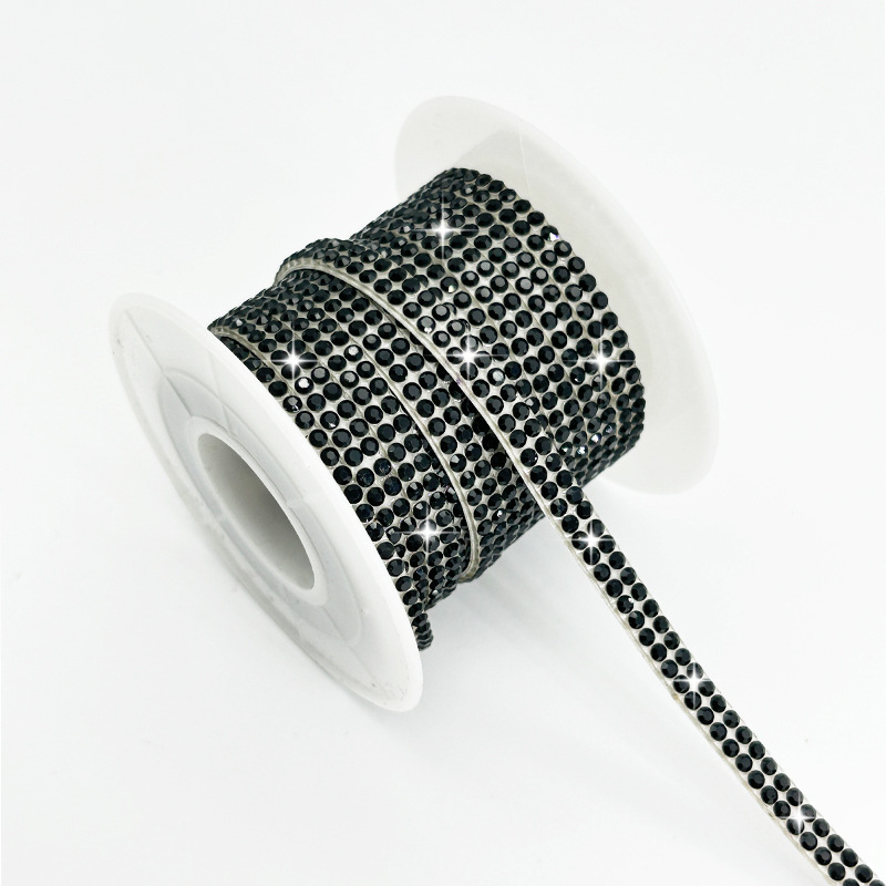 Tarpvalstybiniai, karštai parduodami lipnūs kalnų krištolo lipdukai stiklo dekoravimui, batų dekoracijoms, kalnų krištolo juostelėms, kalnų krištolo juostelėms