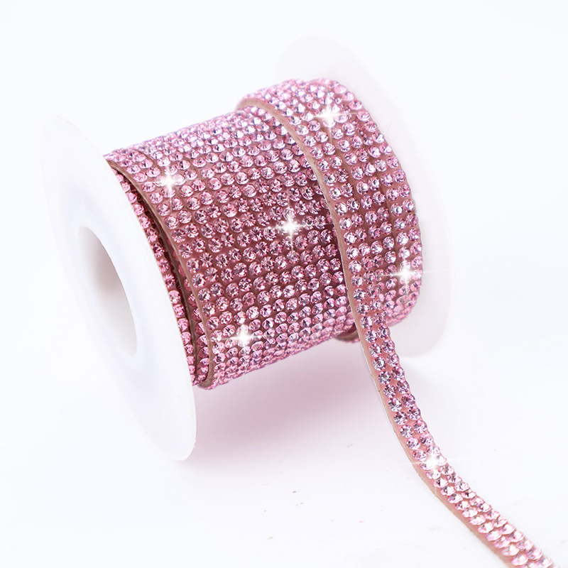 Tarpvalstybiniai, karštai parduodami lipnūs kalnų krištolo lipdukai stiklo dekoravimui, batų dekoracijoms, kalnų krištolo juostelėms, kalnų krištolo juostelėms