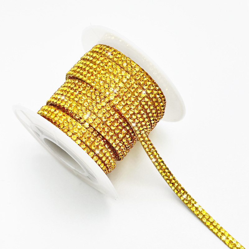 Tarpvalstybiniai, karštai parduodami lipnūs kalnų krištolo lipdukai stiklo dekoravimui, batų dekoracijoms, kalnų krištolo juostelėms, kalnų krištolo juostelėms