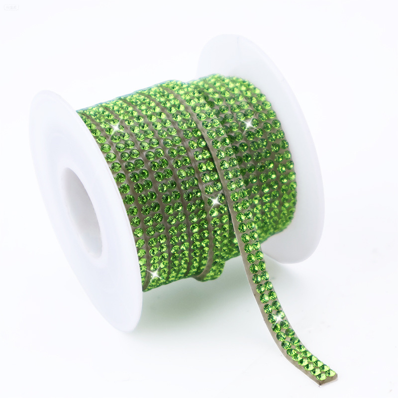 Tarpvalstybiniai, karštai parduodami lipnūs kalnų krištolo lipdukai stiklo dekoravimui, batų dekoracijoms, kalnų krištolo juostelėms, kalnų krištolo juostelėms