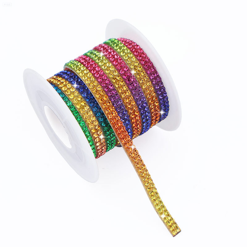 Tarpvalstybiniai, karštai parduodami lipnūs kalnų krištolo lipdukai stiklo dekoravimui, batų dekoracijoms, kalnų krištolo juostelėms, kalnų krištolo juostelėms