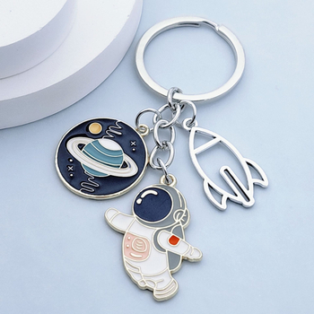 Ευρωπαϊκό και αμερικανικό σακίδιο πλάτης με κοσμήματα μόδας, μπρελόκ αστροναύτη, αστροναύτης, πυραύλος, πλανήτης