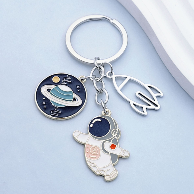 Európai és amerikai divatékszerek hátizsák medál űrhajós űrhajós rakéta bolygó kulcstartó