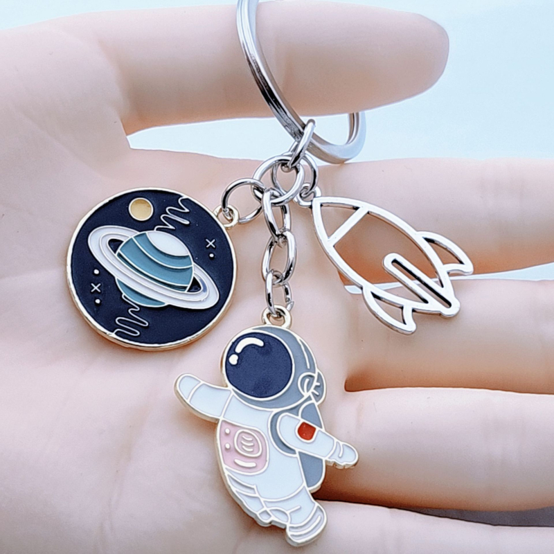 Európai és amerikai divatékszerek hátizsák medál űrhajós űrhajós rakéta bolygó kulcstartó