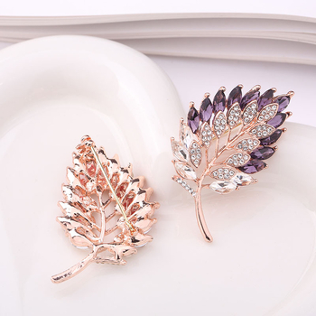 Divat üreges levelekkel díszített bross, gyönyörű öltönyruha, női ruha, női ruhaszárító, új trendi, rögzített csattal díszített, temperamentumos ékszerek nagykereskedelme