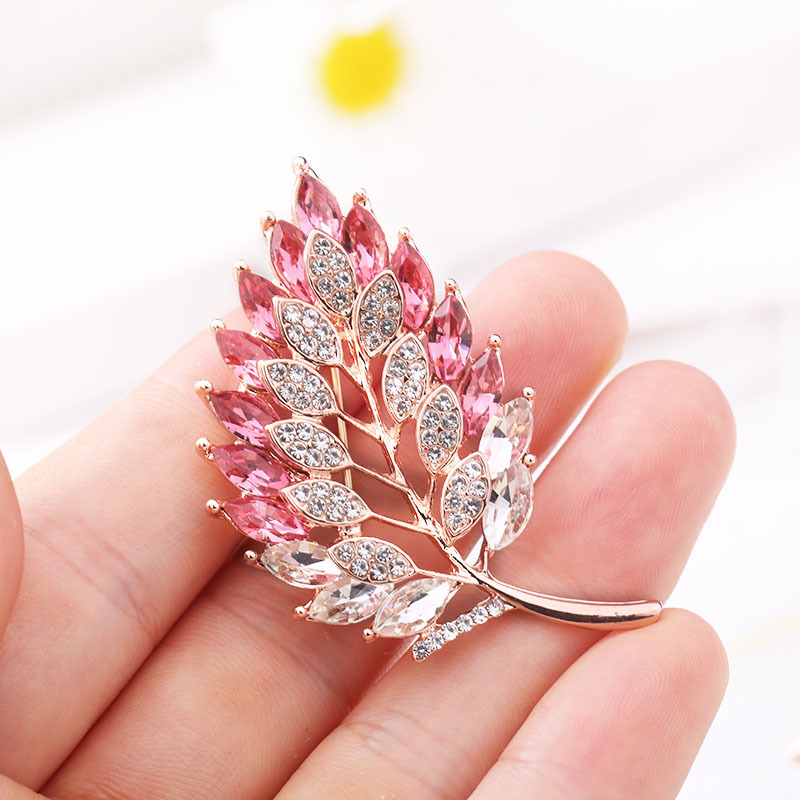 Divat üreges levelekkel díszített bross, gyönyörű öltönyruha, női ruha, női ruhaszárító, új trendi, rögzített csattal díszített, temperamentumos ékszerek nagykereskedelme