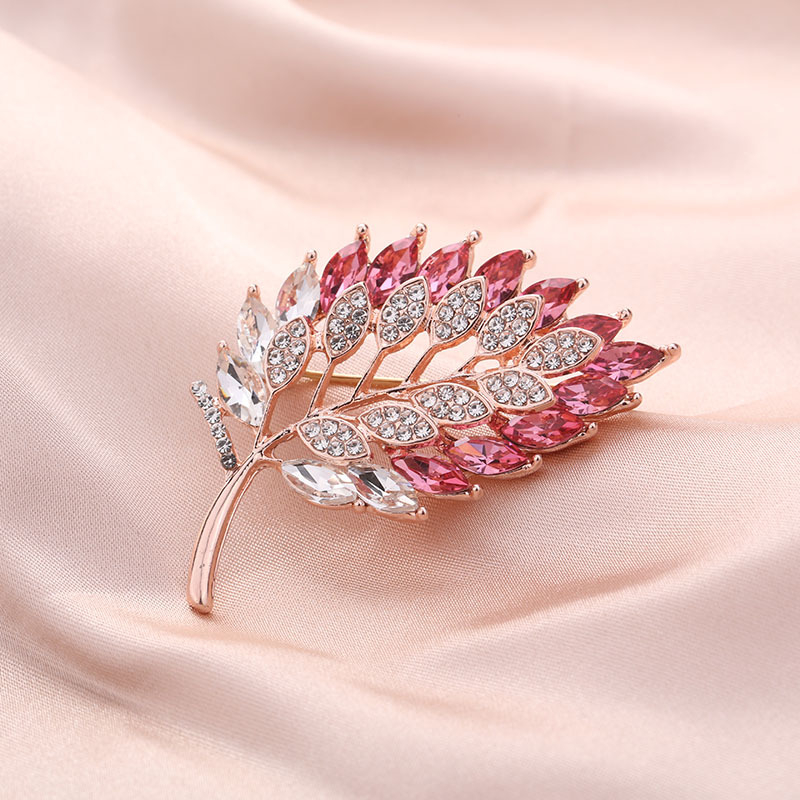 Divat üreges levelekkel díszített bross, gyönyörű öltönyruha, női ruha, női ruhaszárító, új trendi, rögzített csattal díszített, temperamentumos ékszerek nagykereskedelme