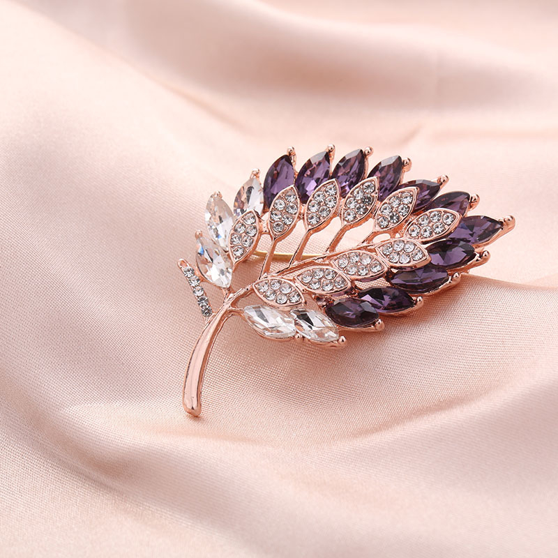 Divat üreges levelekkel díszített bross, gyönyörű öltönyruha, női ruha, női ruhaszárító, új trendi, rögzített csattal díszített, temperamentumos ékszerek nagykereskedelme