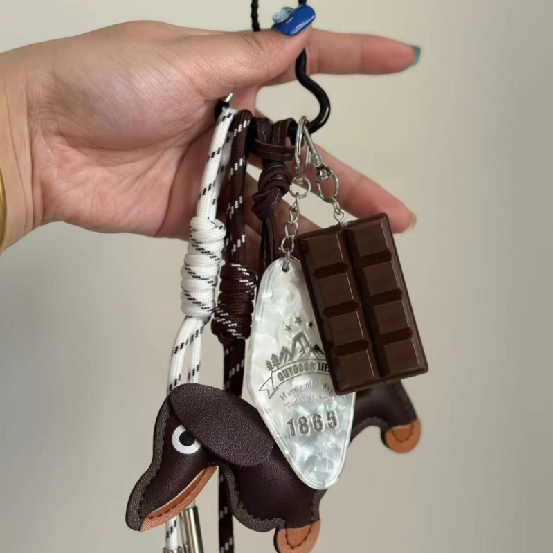 Unikalus naujas stilingas takso kuprinės pakabukas „Miu“ virvės dekoracija „pasidaryk pats“ poros raktų pakabukas, saldus, šaunus stilius