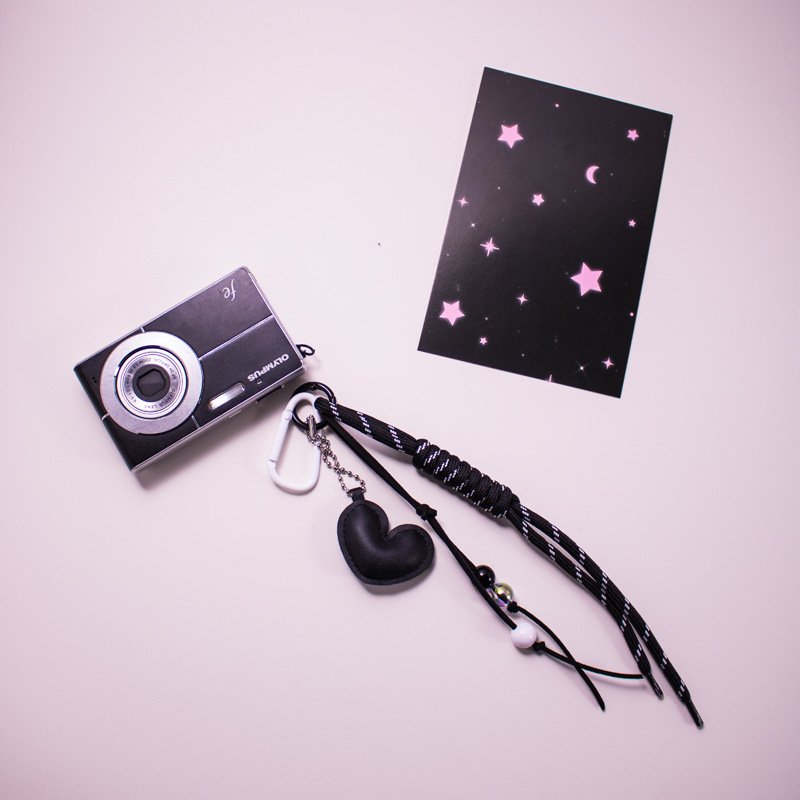 Miu színű bőr szerelmes autós kulcstartó táska medál kreatív szőtt római csomó minden egyezésű személyre szabott függő dekoráció