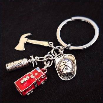 Νέο ευρωπαϊκό και αμερικανικό εξωτερικό εμπόριο κοσμημάτων σακίδιο πλάτης μενταγιόν κράνος με τσεκούρι πυροσβεστήρα μετάλλιο πυροσβέστη μπρελόκ