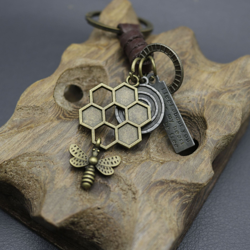 Ανδρικό δημιουργικό μπρελόκ από κράμα χαλκού μέλισσα vintage υφαντό δέρμα αγελάδας μπρελόκ από γνήσιο δέρμα μενταγιόν από εργοστάσιο απευθείας πωλήσεων