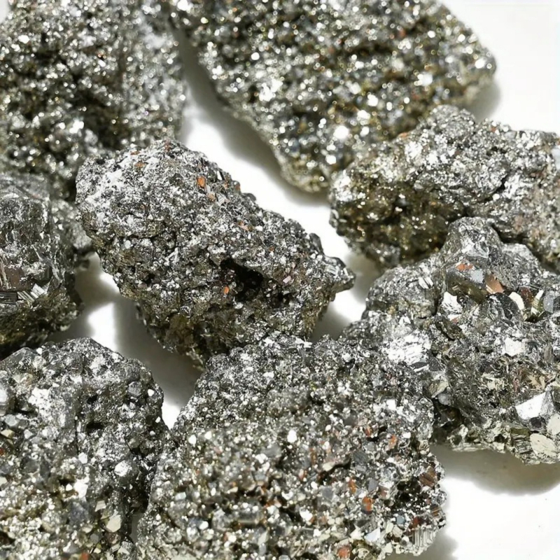 Natūralus kristalas rūda piritas chalkopiritas brangakmenis mineralas metalas kvailys auksas neapdorota rūda populiarus mokslas mokymo pavyzdys