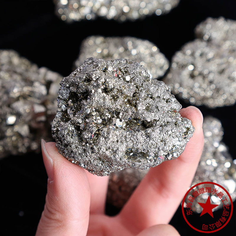 Natūralus kristalas rūda piritas chalkopiritas brangakmenis mineralas metalas kvailys auksas neapdorota rūda populiarus mokslas mokymo pavyzdys