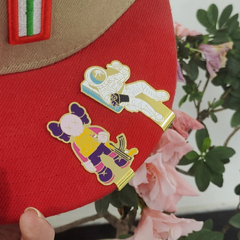 Νέα δημιουργικά διακοσμητικά βίαιου καπέλου με αρκούδα, κλιπ καπέλου, αξεσουάρ γκολφ, κλιπ καπέλου με σήμα New Era