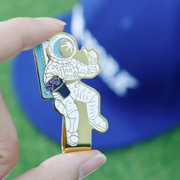 Νέα δημιουργικά διακοσμητικά βίαιου καπέλου με αρκούδα, κλιπ καπέλου, αξεσουάρ γκολφ, κλιπ καπέλου με σήμα New Era