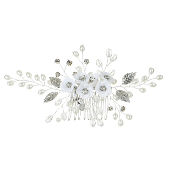 „Amazon“ tarpvalstybinėje Europoje ir Jungtinėse Amerikos Valstijose siūlo baltas minkštos keramikos gėles, inkrustuotas deimantais, rankų darbo perlų plaukų šukas, šonines šukas, vestuvinį galvos apdangalą