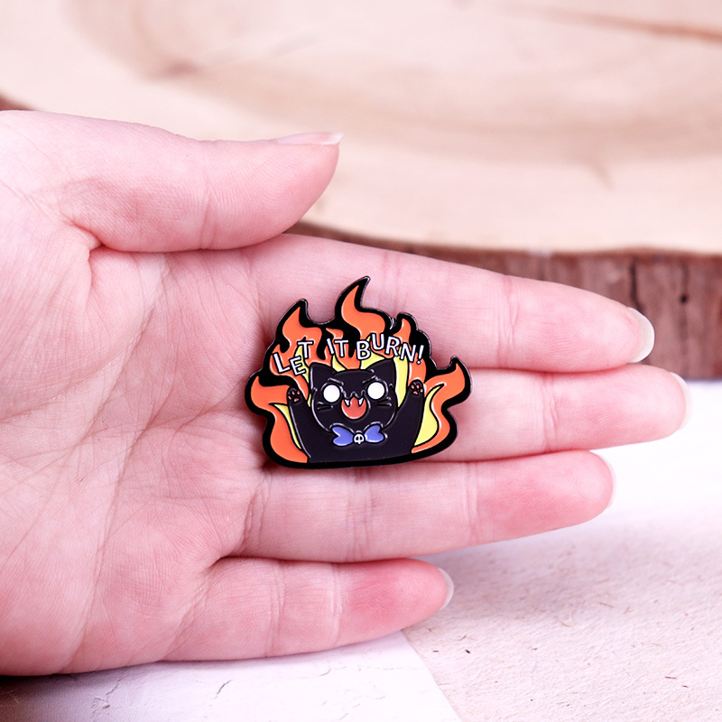 Tegul dega piktos katės ženklelis kawaii padegimo katės emalio segtukas